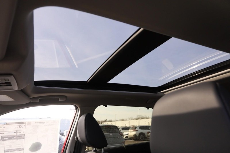 Nissan Rogue Vehicle Image 10