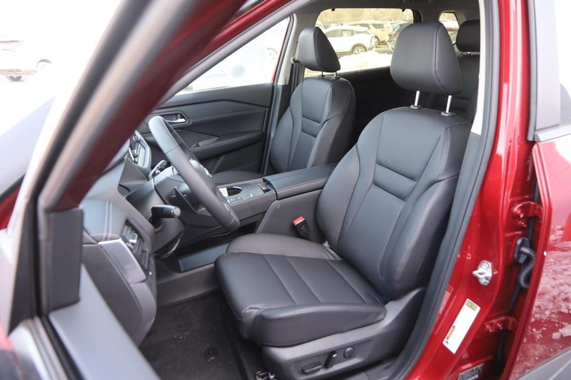 Nissan Rogue Vehicle Image 11