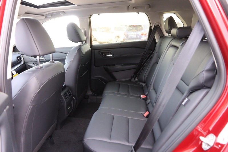 Nissan Rogue Vehicle Image 12
