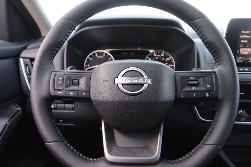 Nissan Rogue Vehicle Image 13