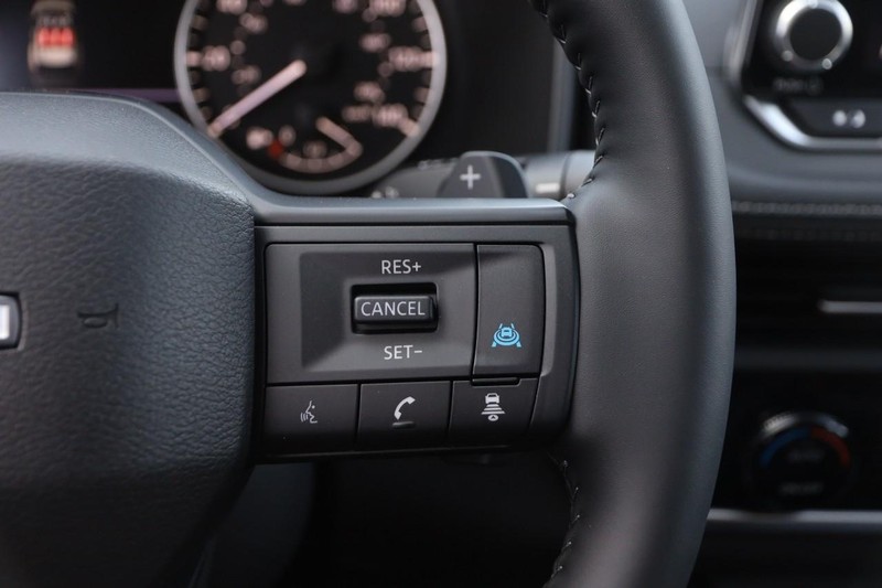 Nissan Rogue Vehicle Image 15