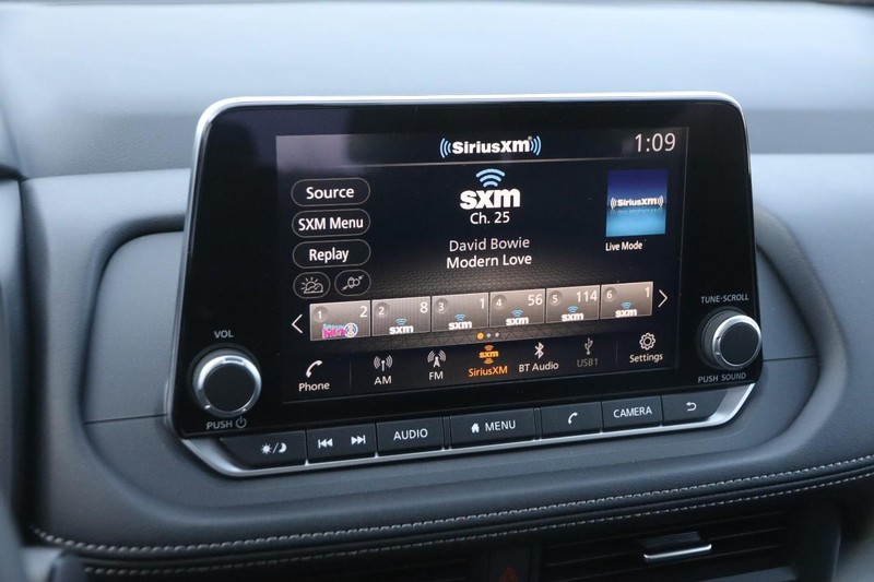 Nissan Rogue Vehicle Image 18