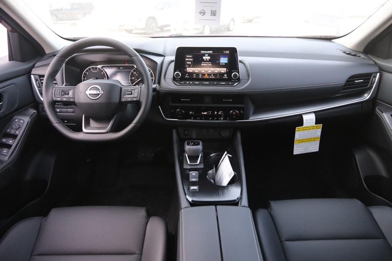 Nissan Rogue Vehicle Image 21