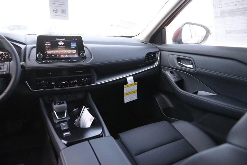 Nissan Rogue Vehicle Image 25