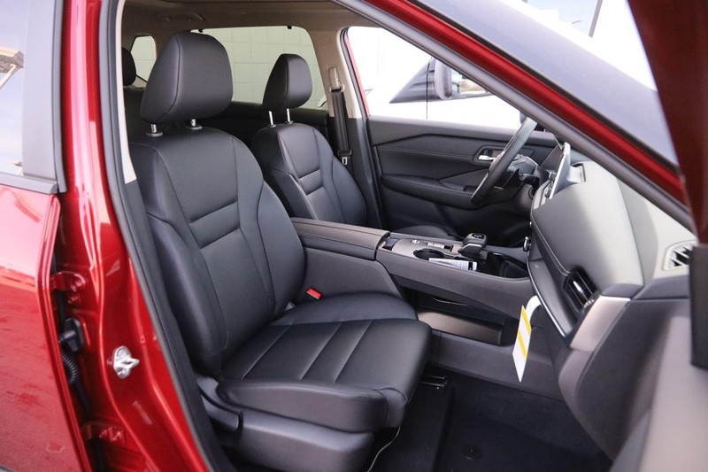 Nissan Rogue Vehicle Image 26