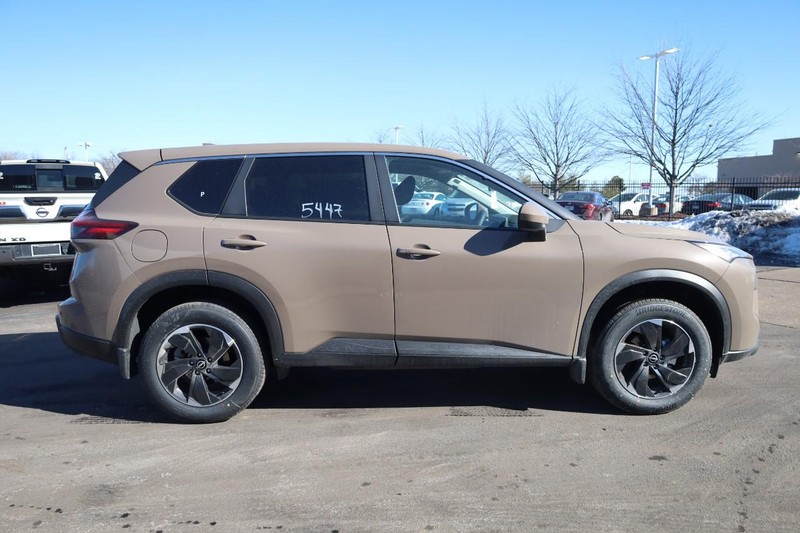 Nissan Rogue Vehicle Image 05