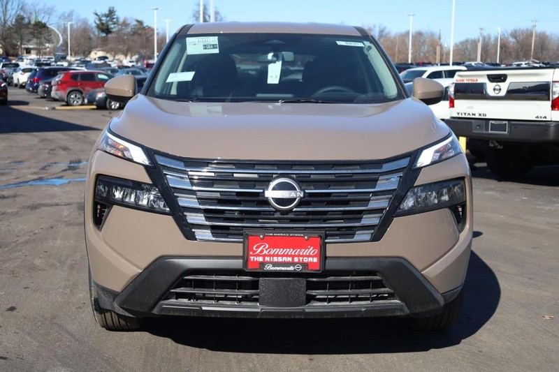 Nissan Rogue Vehicle Image 06