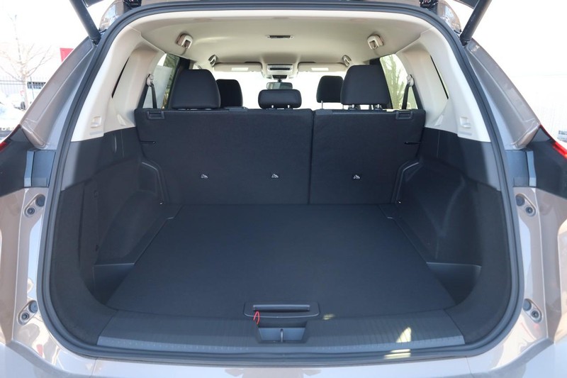Nissan Rogue Vehicle Image 08