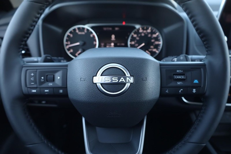 Nissan Rogue Vehicle Image 11