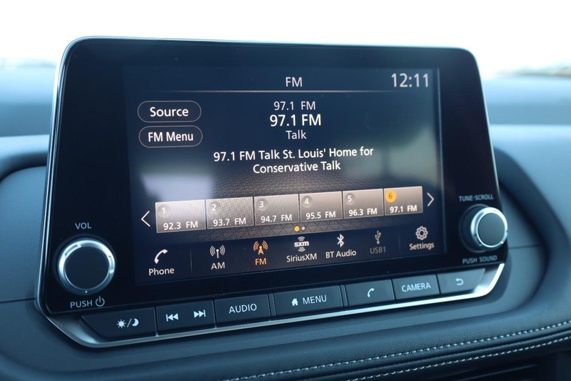 Nissan Rogue Vehicle Image 13