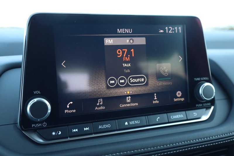 Nissan Rogue Vehicle Image 14