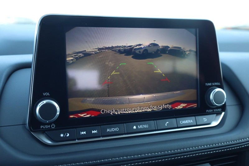 Nissan Rogue Vehicle Image 15