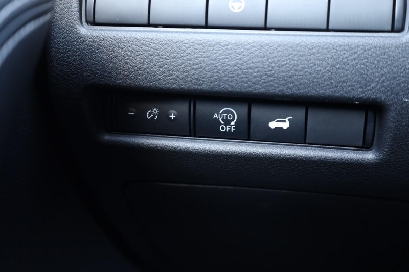 Nissan Rogue Vehicle Image 19