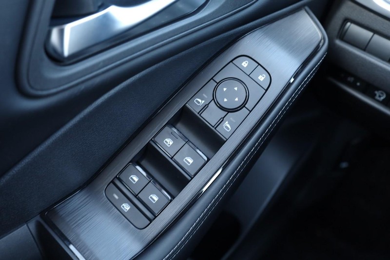 Nissan Rogue Vehicle Image 20