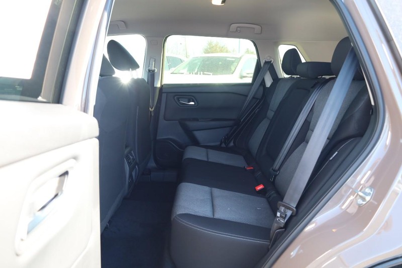 Nissan Rogue Vehicle Image 22