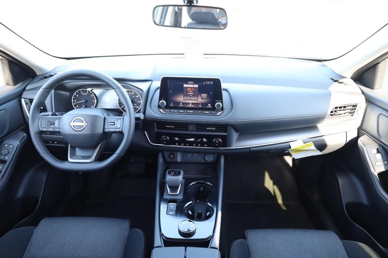 Nissan Rogue Vehicle Image 24
