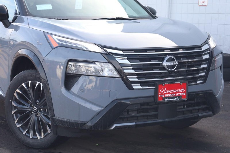Nissan Rogue Vehicle Image 03