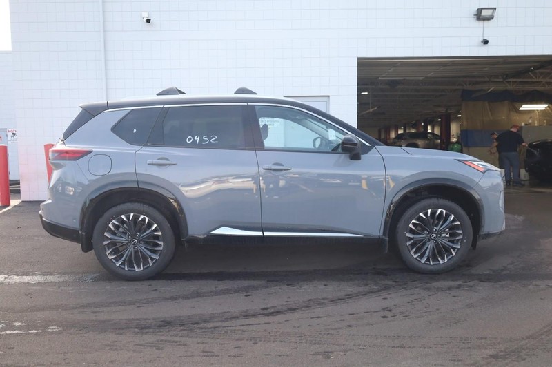 Nissan Rogue Vehicle Image 06