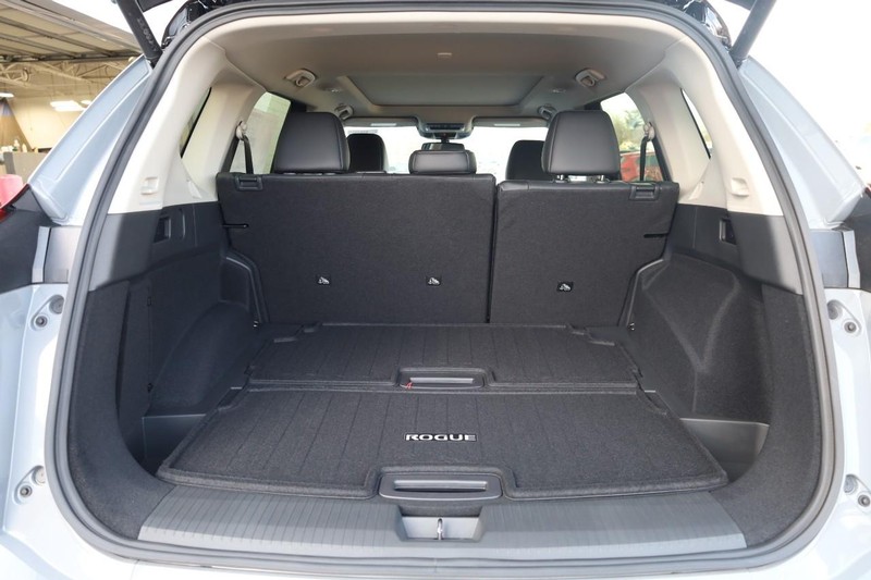 Nissan Rogue Vehicle Image 08