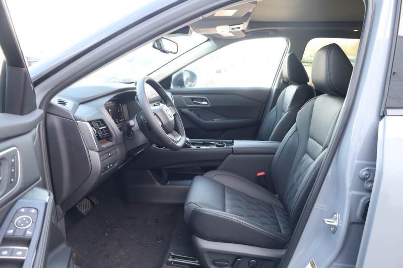 Nissan Rogue Vehicle Image 10
