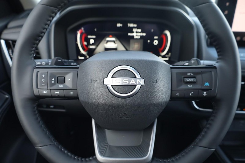 Nissan Rogue Vehicle Image 11
