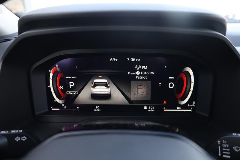 Nissan Rogue Vehicle Image 12