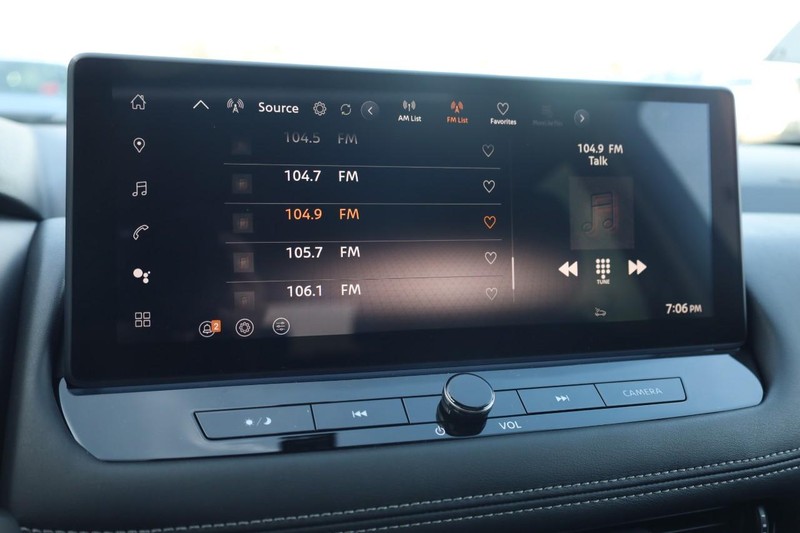 Nissan Rogue Vehicle Image 14