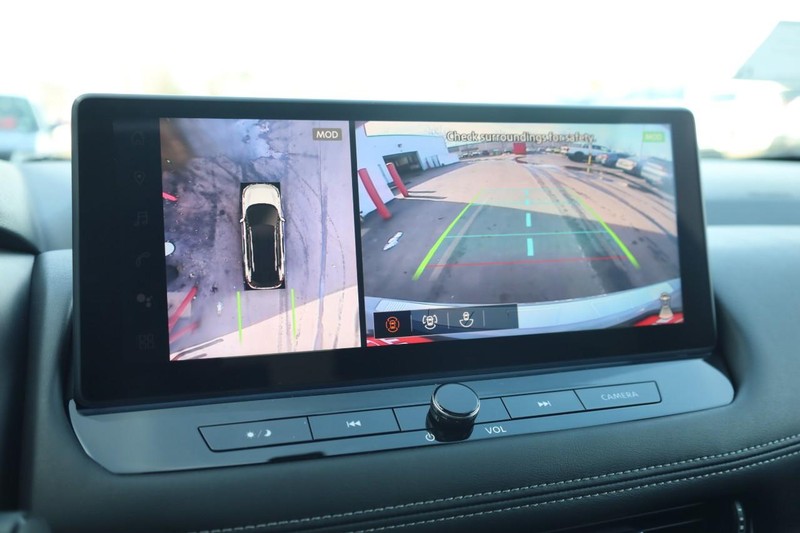 Nissan Rogue Vehicle Image 15
