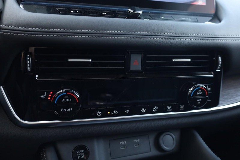 Nissan Rogue Vehicle Image 16