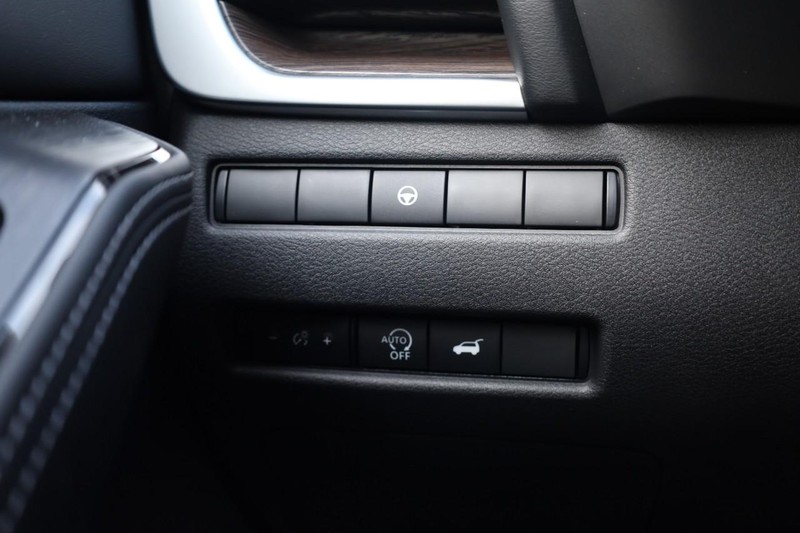 Nissan Rogue Vehicle Image 19