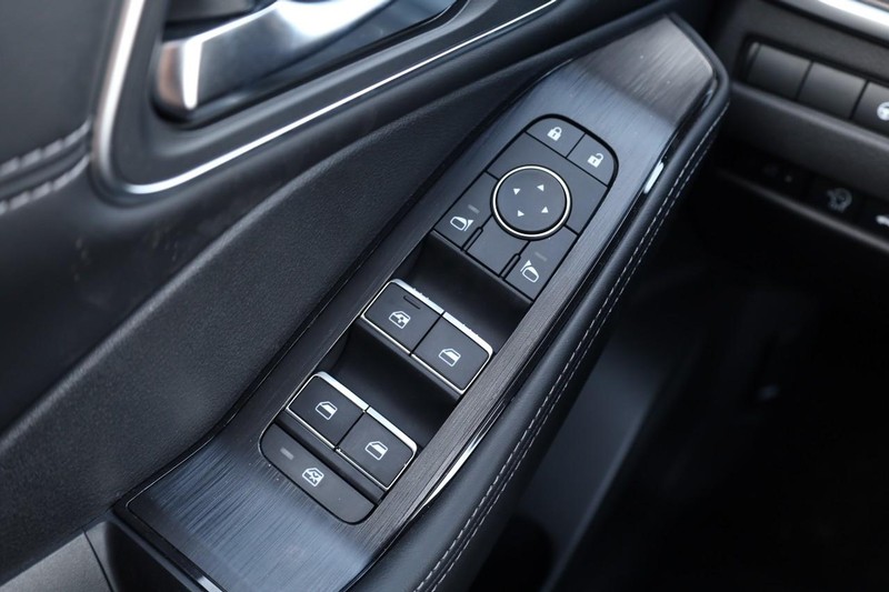 Nissan Rogue Vehicle Image 20