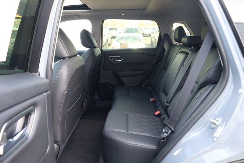 Nissan Rogue Vehicle Image 23