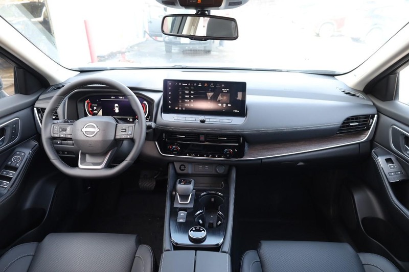 Nissan Rogue Vehicle Image 25