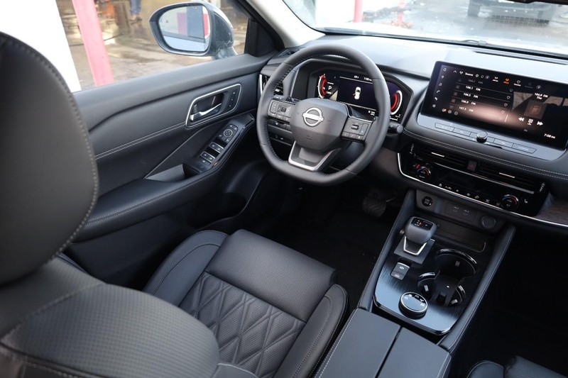 Nissan Rogue Vehicle Image 26