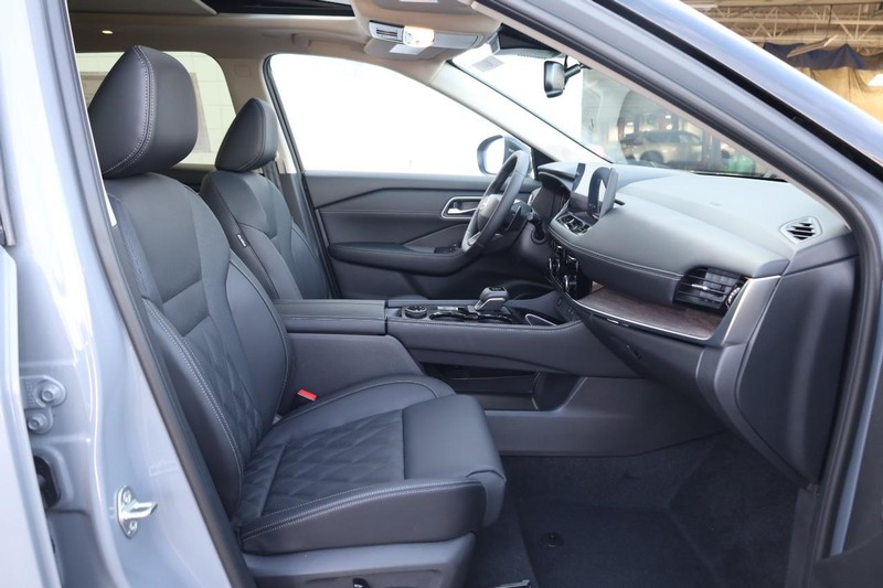 Nissan Rogue Vehicle Image 27