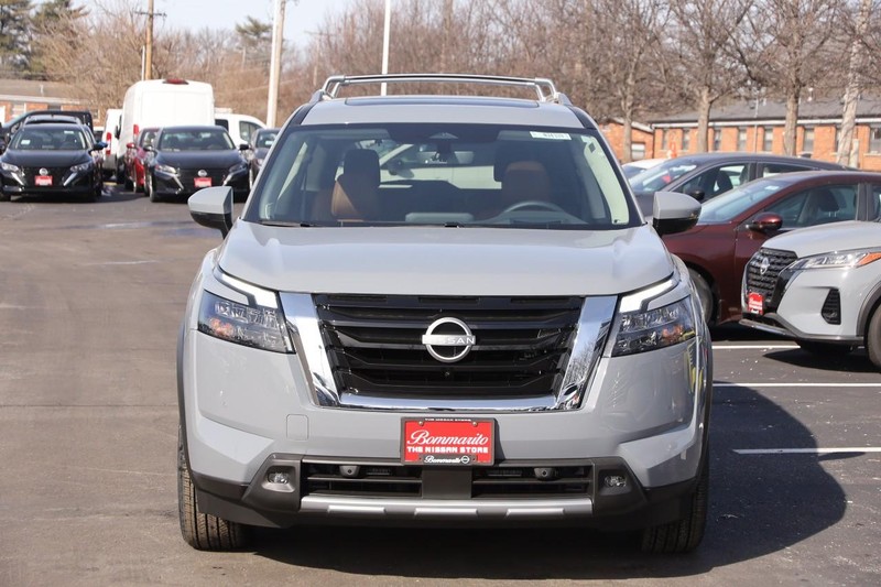Nissan Pathfinder Vehicle Image 05