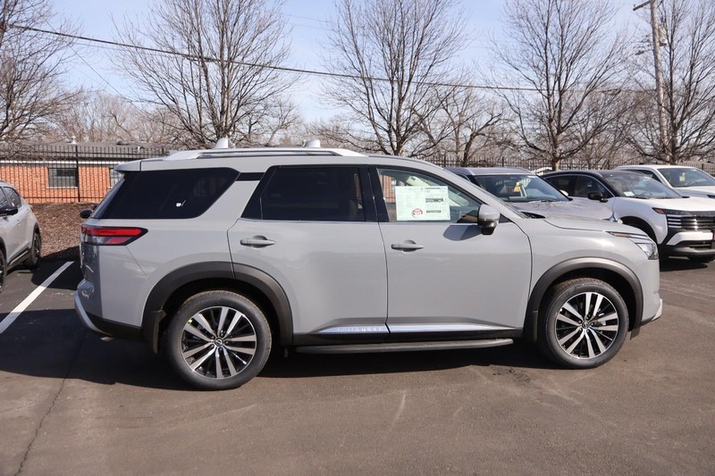 Nissan Pathfinder Vehicle Image 06