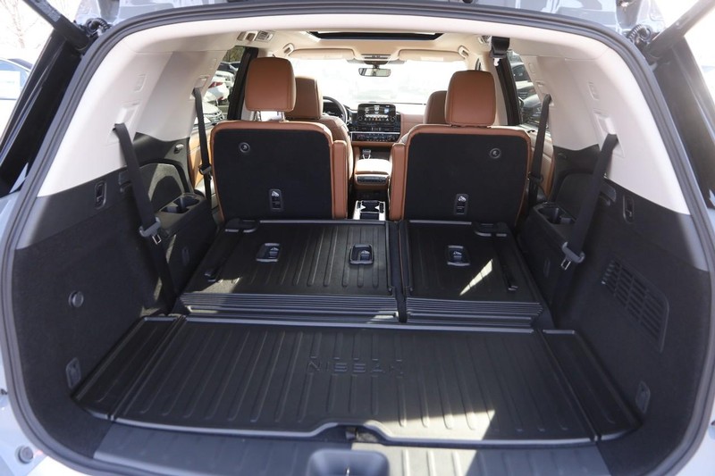 Nissan Pathfinder Vehicle Image 09