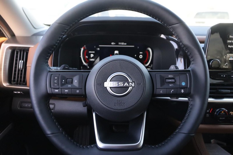 Nissan Pathfinder Vehicle Image 16