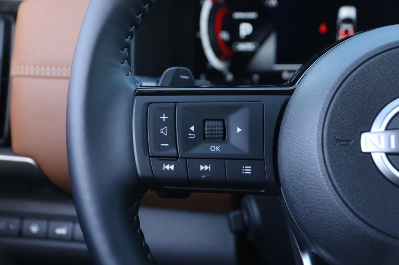 Nissan Pathfinder Vehicle Image 17