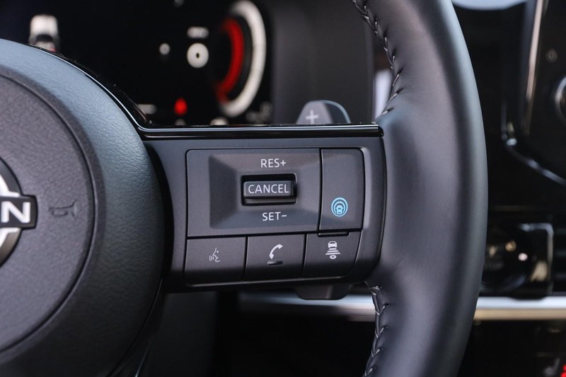Nissan Pathfinder Vehicle Image 18