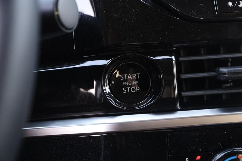 Nissan Pathfinder Vehicle Image 20