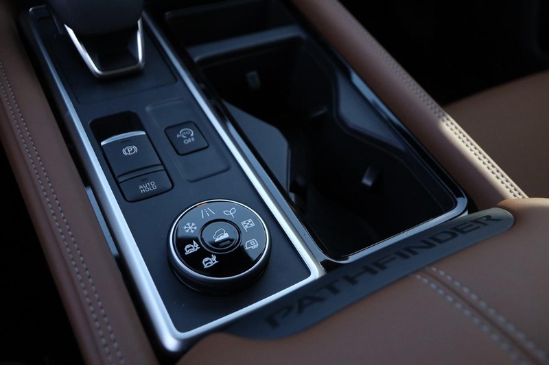 Nissan Pathfinder Vehicle Image 24