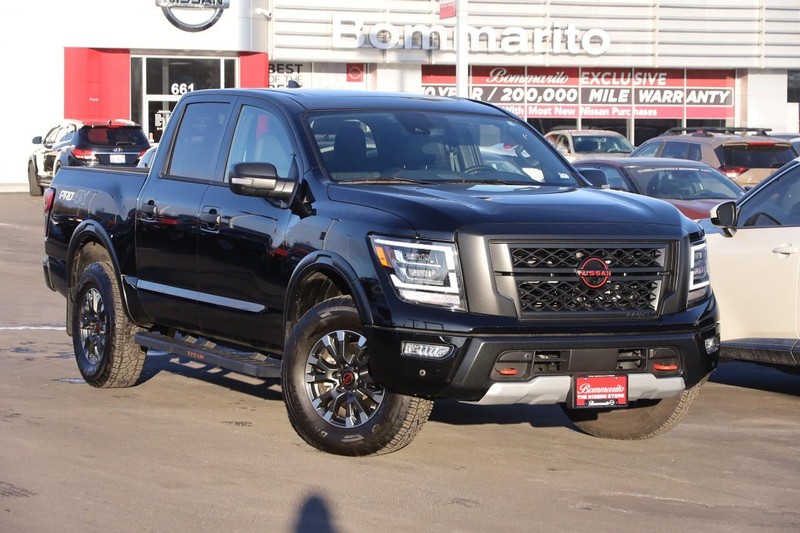 Nissan Titan Vehicle Image 02