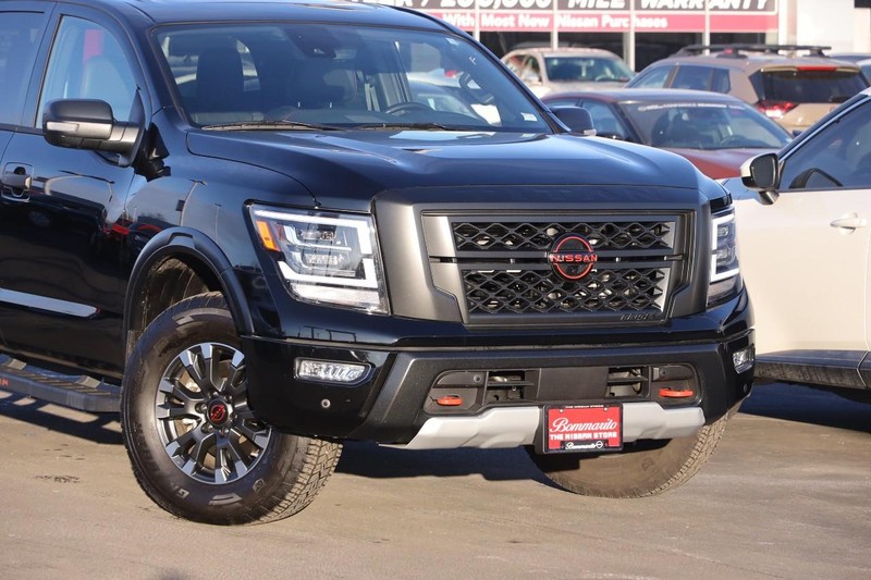 Nissan Titan Vehicle Image 03