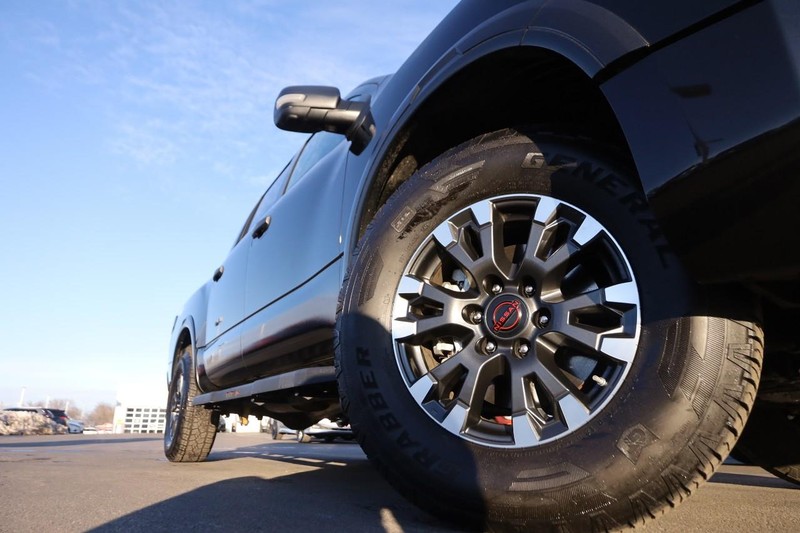Nissan Titan Vehicle Image 04