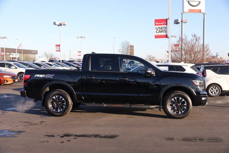 Nissan Titan Vehicle Image 06