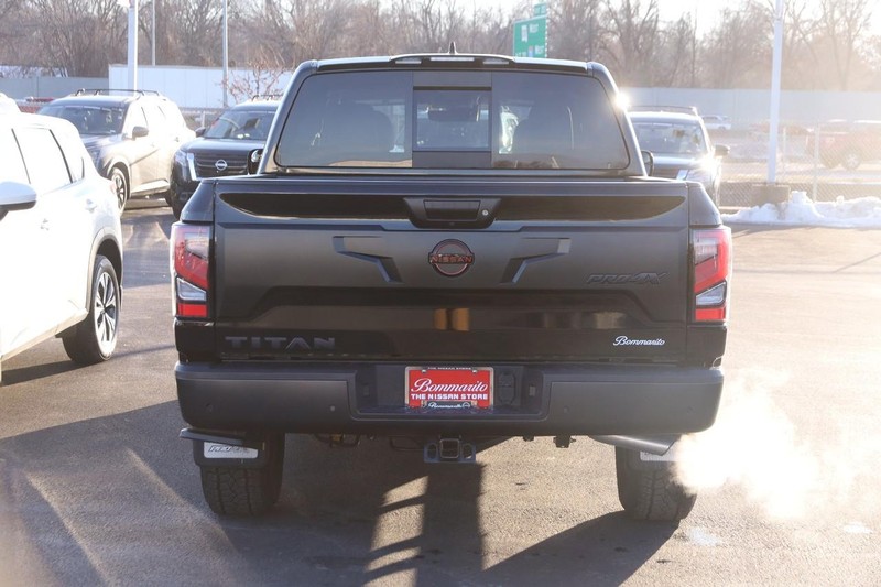 Nissan Titan Vehicle Image 07