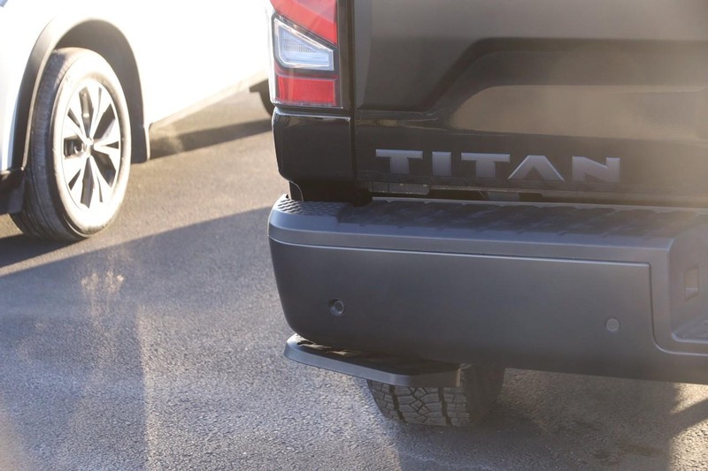 Nissan Titan Vehicle Image 08