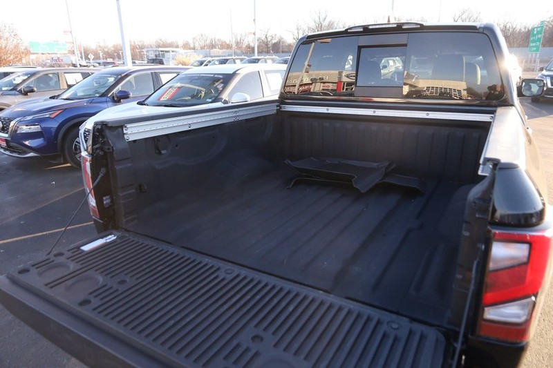 Nissan Titan Vehicle Image 09